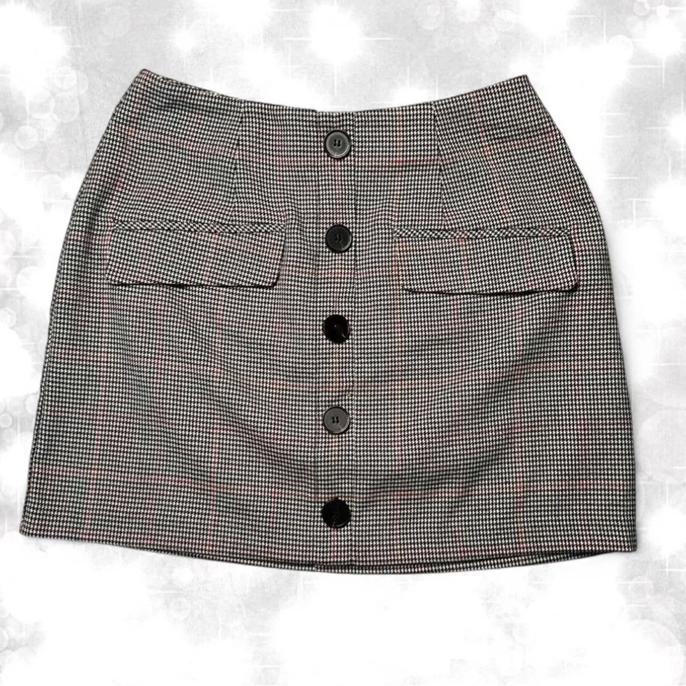 Forever 21 Classic Black and White Houndstooth Skirt - Picture 3 of 6